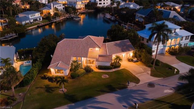 1748 Jewel Box DR, Sanibel, FL 33957