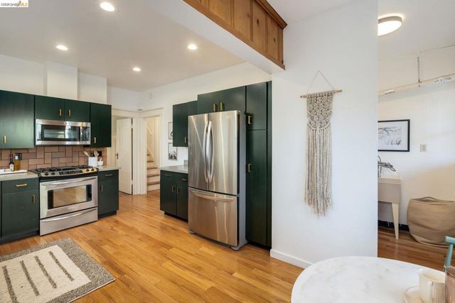 5466 5466 Shafter Ave, Oakland, CA 94618