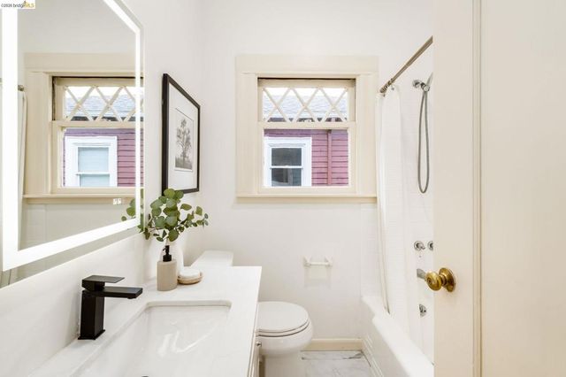 5466 5466 Shafter Ave, Oakland, CA 94618