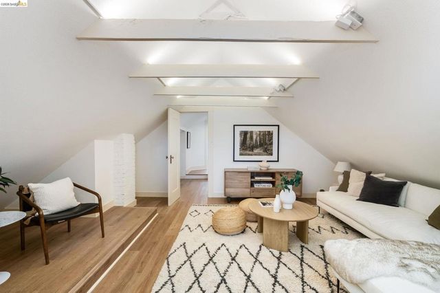 5466 5466 Shafter Ave, Oakland, CA 94618