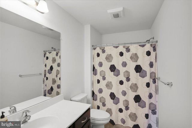 425 SMOKERING DR, Robesonia, PA 19551