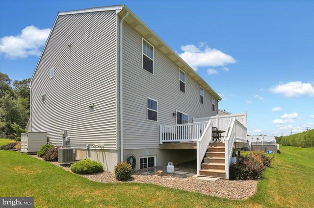 425 SMOKERING DR, Robesonia, PA 19551