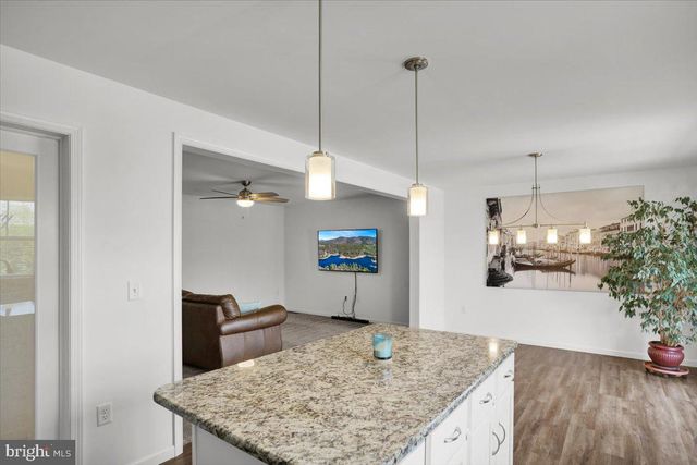 425 SMOKERING DR, Robesonia, PA 19551