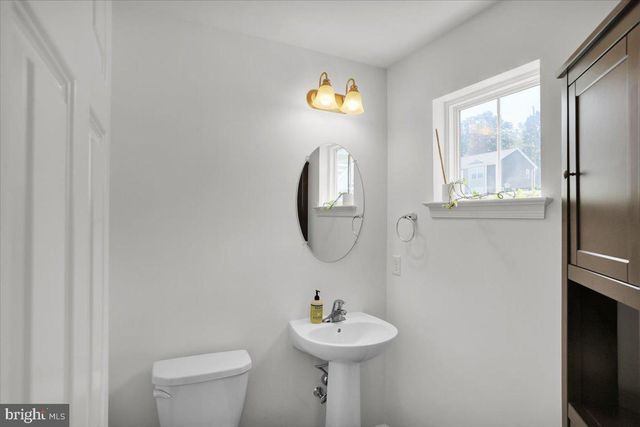 425 SMOKERING DR, Robesonia, PA 19551