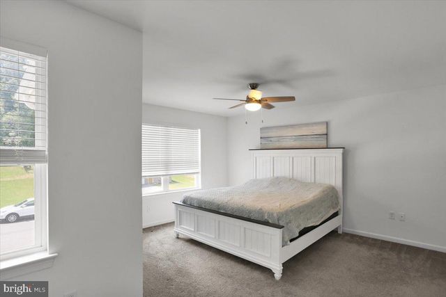 425 SMOKERING DR, Robesonia, PA 19551