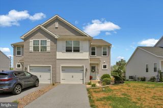 425 SMOKERING DR, Robesonia, PA 19551