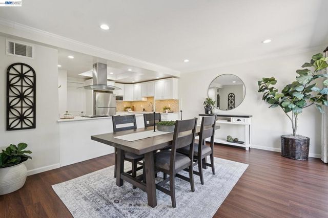 24 Velasco Ct, Danville, CA 94526