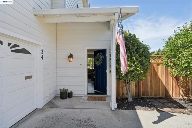 24 Velasco Ct, Danville, CA 94526