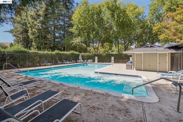 24 Velasco Ct, Danville, CA 94526