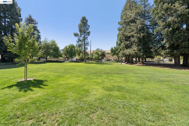 24 Velasco Ct, Danville, CA 94526