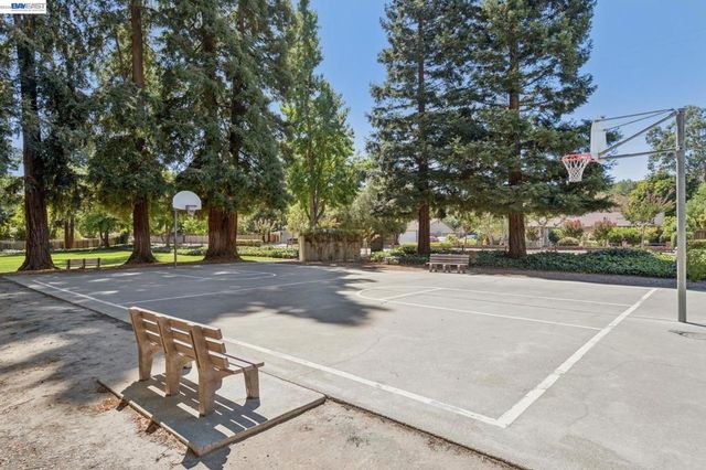 24 Velasco Ct, Danville, CA 94526