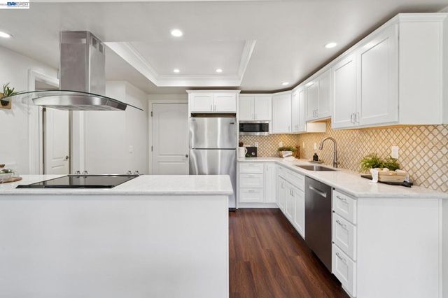 24 Velasco Ct, Danville, CA 94526