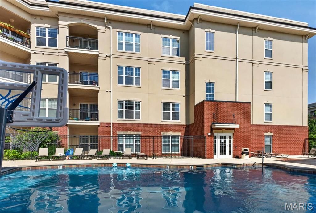 1241 Strassner Drive 1505, Brentwood, MO 63144