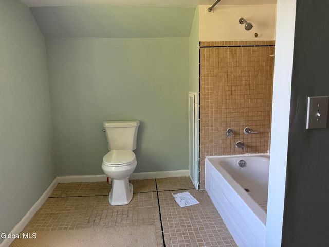 18 Bellevue Avenue, Gloversville, NY 12078