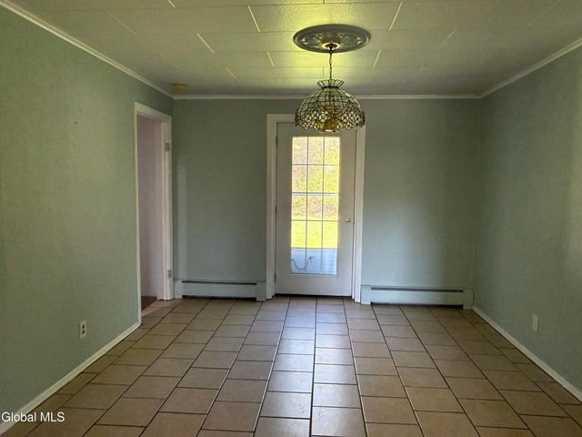 18 Bellevue Avenue, Gloversville, NY 12078