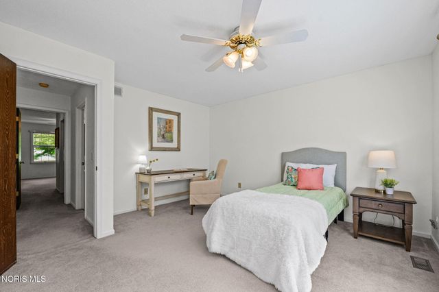 5 Olde Orchard Drive, Perrysburg, OH 43551
