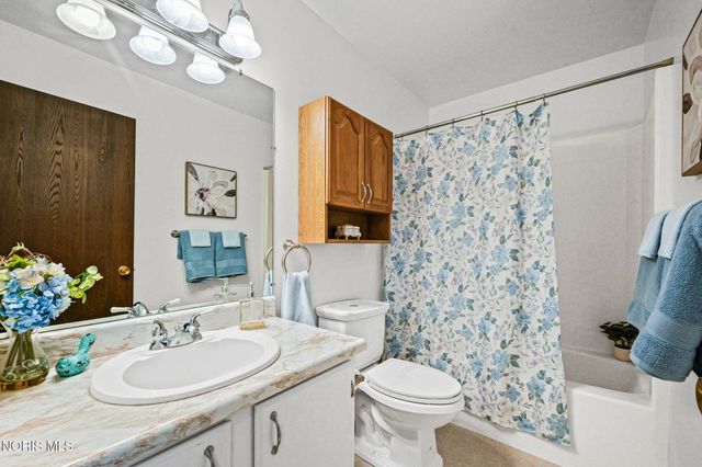 5 Olde Orchard Drive, Perrysburg, OH 43551
