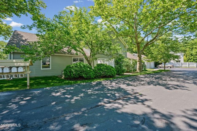 5 Olde Orchard Drive, Perrysburg, OH 43551