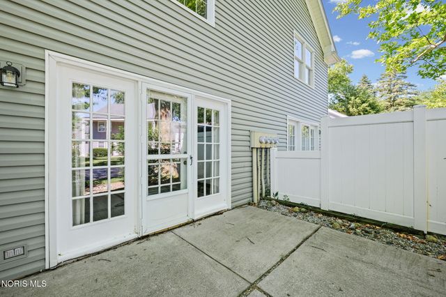 5 Olde Orchard Drive, Perrysburg, OH 43551