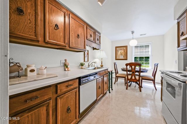 5 Olde Orchard Drive, Perrysburg, OH 43551