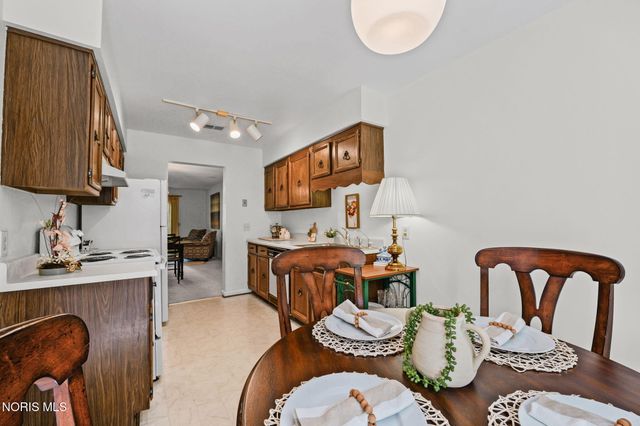 5 Olde Orchard Drive, Perrysburg, OH 43551
