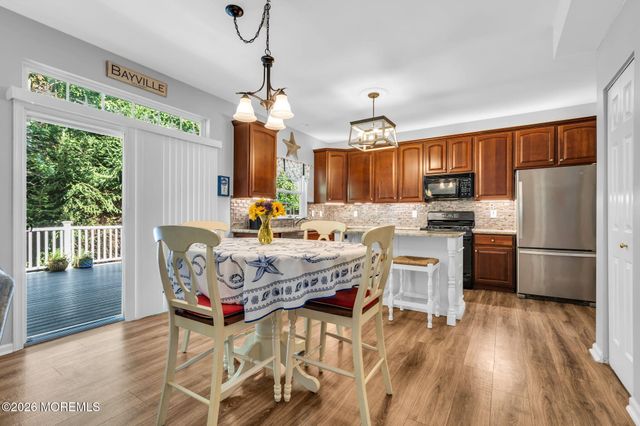 12 Foxmoor Lane, Bayville, NJ 08721