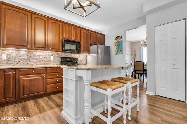 12 Foxmoor Lane, Bayville, NJ 08721