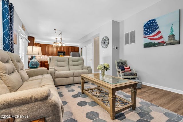 12 Foxmoor Lane, Bayville, NJ 08721