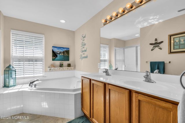 12 Foxmoor Lane, Bayville, NJ 08721