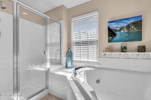 12 Foxmoor Lane, Bayville, NJ 08721