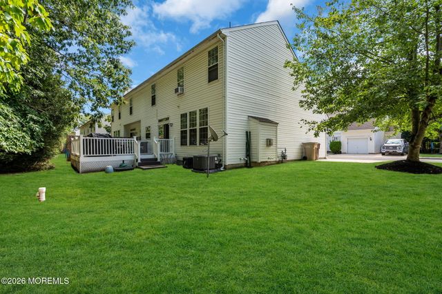 12 Foxmoor Lane, Bayville, NJ 08721