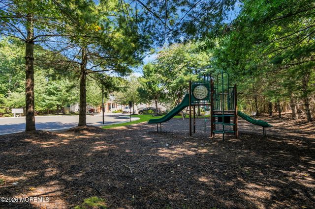 12 Foxmoor Lane, Bayville, NJ 08721