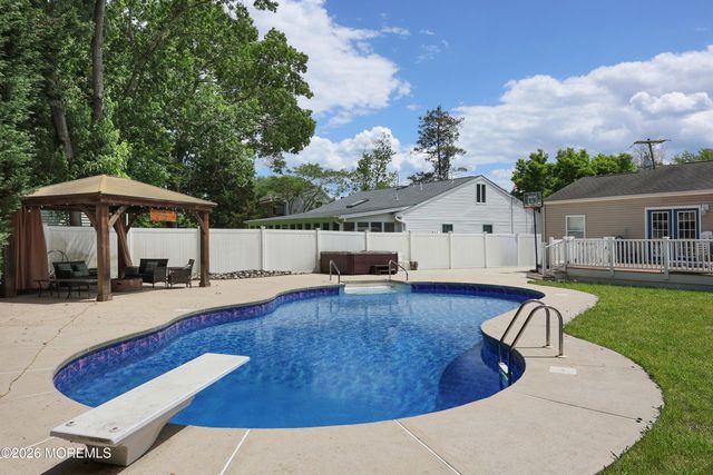 955 Stamler Drive, Toms River, NJ 08753