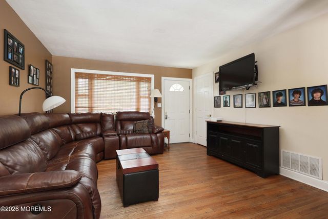 955 Stamler Drive, Toms River, NJ 08753