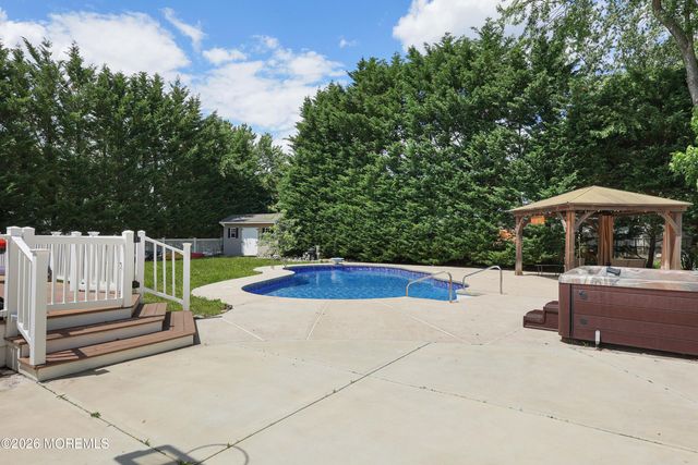 955 Stamler Drive, Toms River, NJ 08753