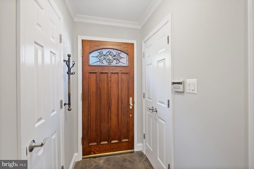 7322 GREENTREE RD, Bethesda, MD 20817