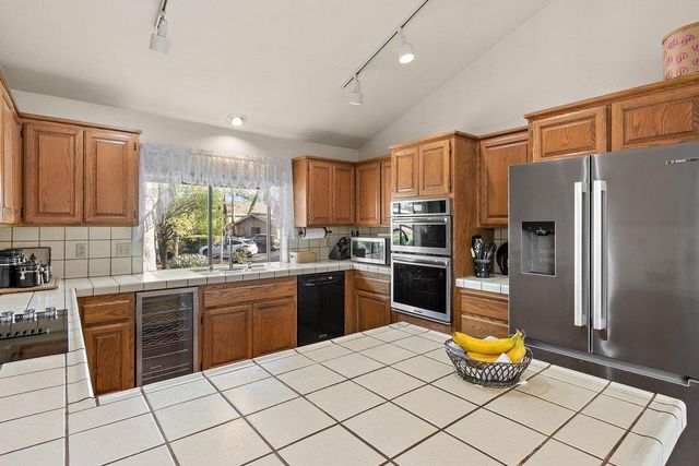 124 Winding Canyon Ln, Folsom, CA 95630