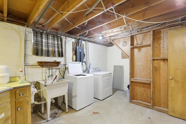 561 Bennett Drive NE, Fridley, MN 55432