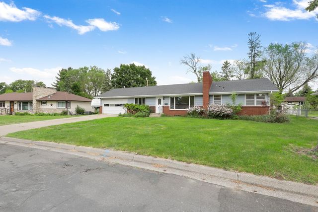 561 Bennett Drive NE, Fridley, MN 55432