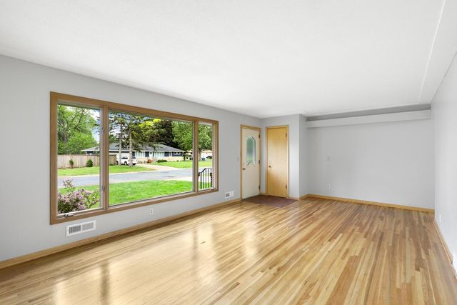 561 Bennett Drive NE, Fridley, MN 55432