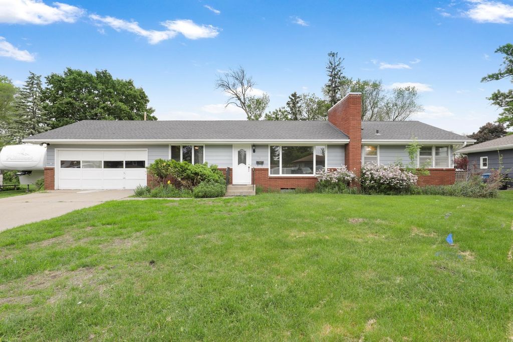 561 Bennett Drive NE, Fridley, MN 55432