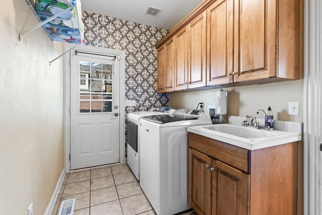 3N943 Ralph Waldo Emerson Lane, St. Charles, IL 60175