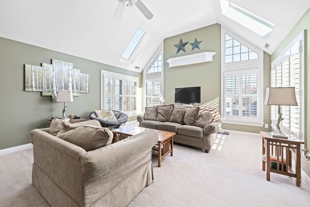 3N943 Ralph Waldo Emerson Lane, St. Charles, IL 60175