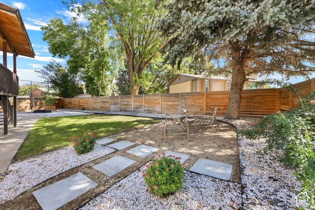 6225 S LORREEN DR, Murray, UT 84121