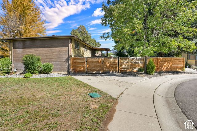 6225 S LORREEN DR, Murray, UT 84121