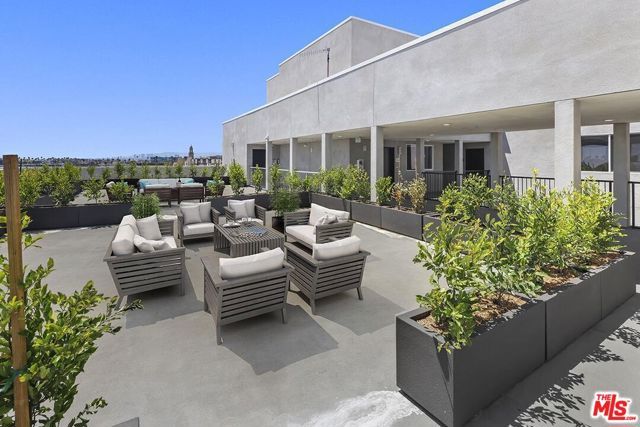 2783 Francis Avenue 507, Los Angeles, CA 90005