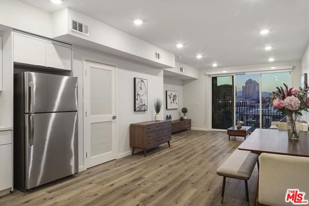 2783 Francis Avenue 507, Los Angeles, CA 90005