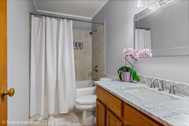 25225 N Virginia Avenue N, Lake Zurich, IL 60047