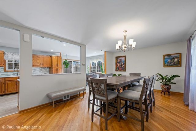 25225 N Virginia Avenue N, Lake Zurich, IL 60047