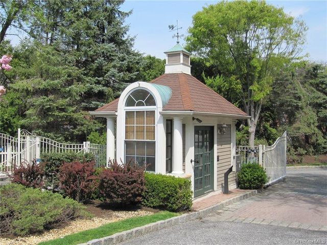 1403 Pondcrest Lane, White Plains, NY 10607